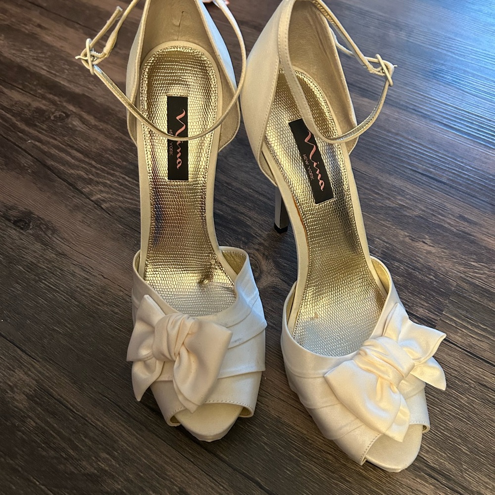 Nina Electra Ivory Elegant  Peep-Toe Heels with Bow, Size 10 - Picture 3 of 10